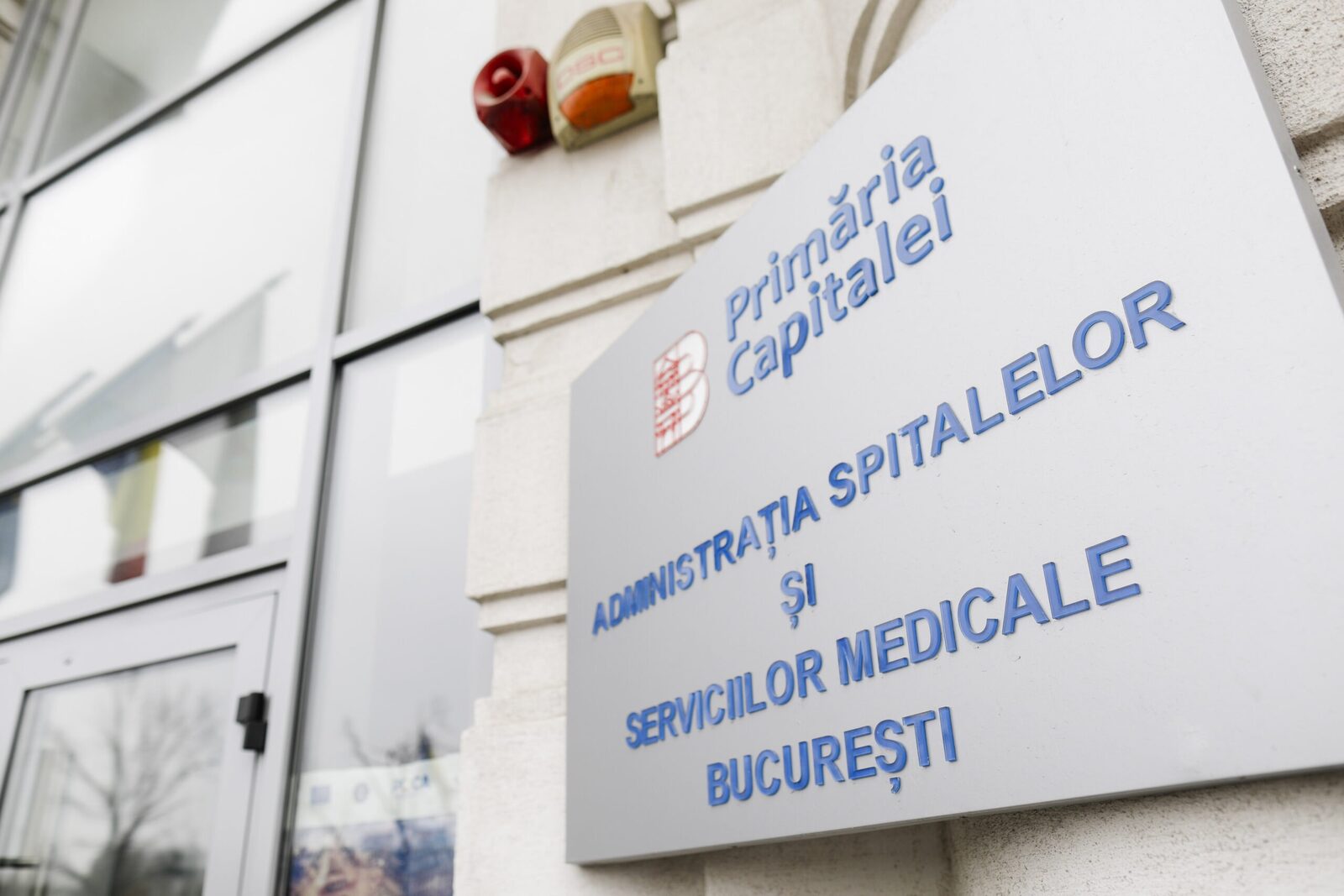 Bucureștiul se remarcă din nou prin preocuparea sa pentru siguranța și pregătirea părinților, într-un moment în care primele experiențe legate de creșterea și îngrijirea unui copil devin tot mai abordate prin inițiative concrete