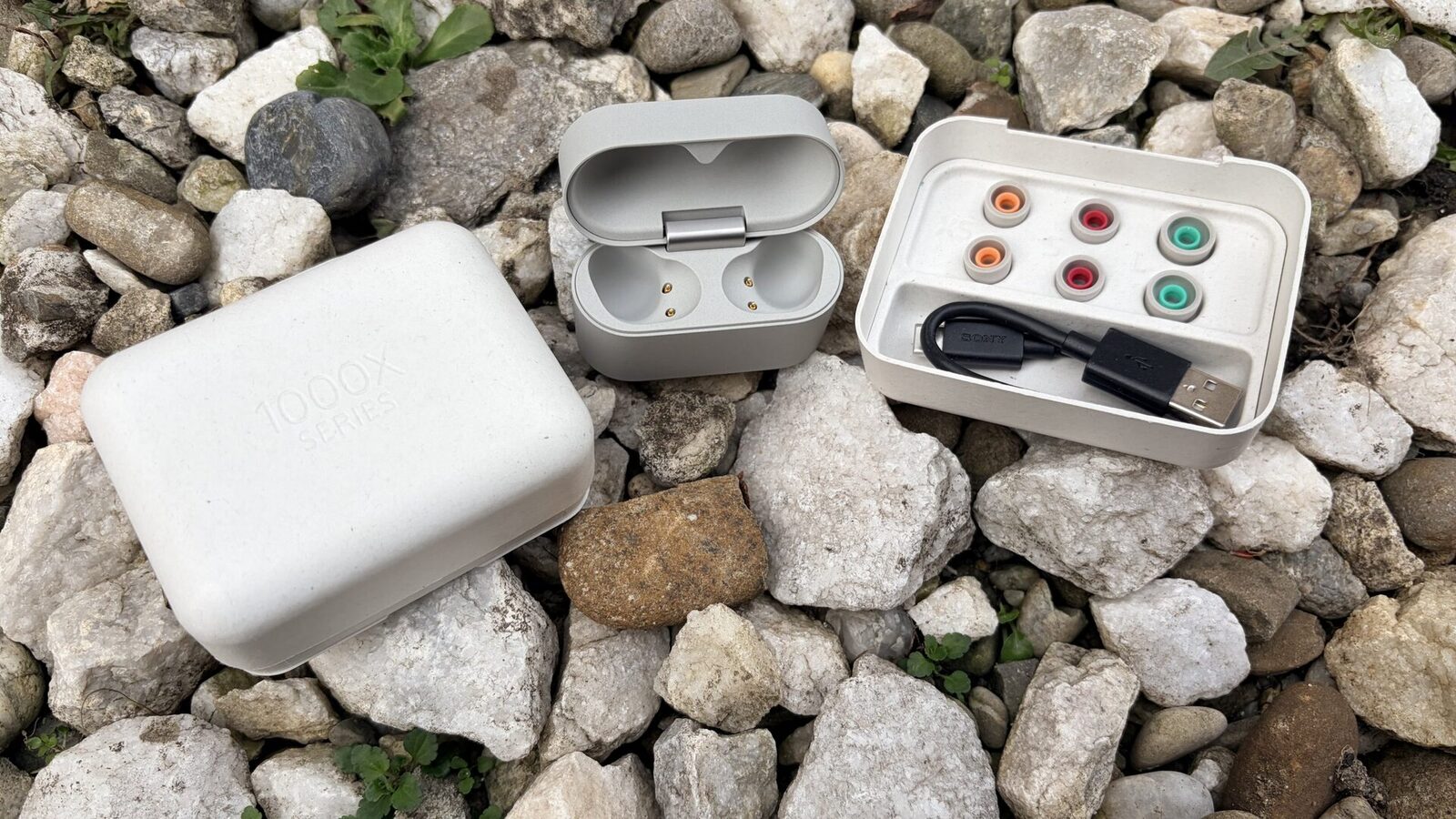 SONY WF-1000XM6: Detaliul care face diferența în lumea căștilor premium Când vine vorba de căști in-ear, dificultatea de a crea un produs universal și perfect adaptat tuturor urechilor atinge practic imposibilul
