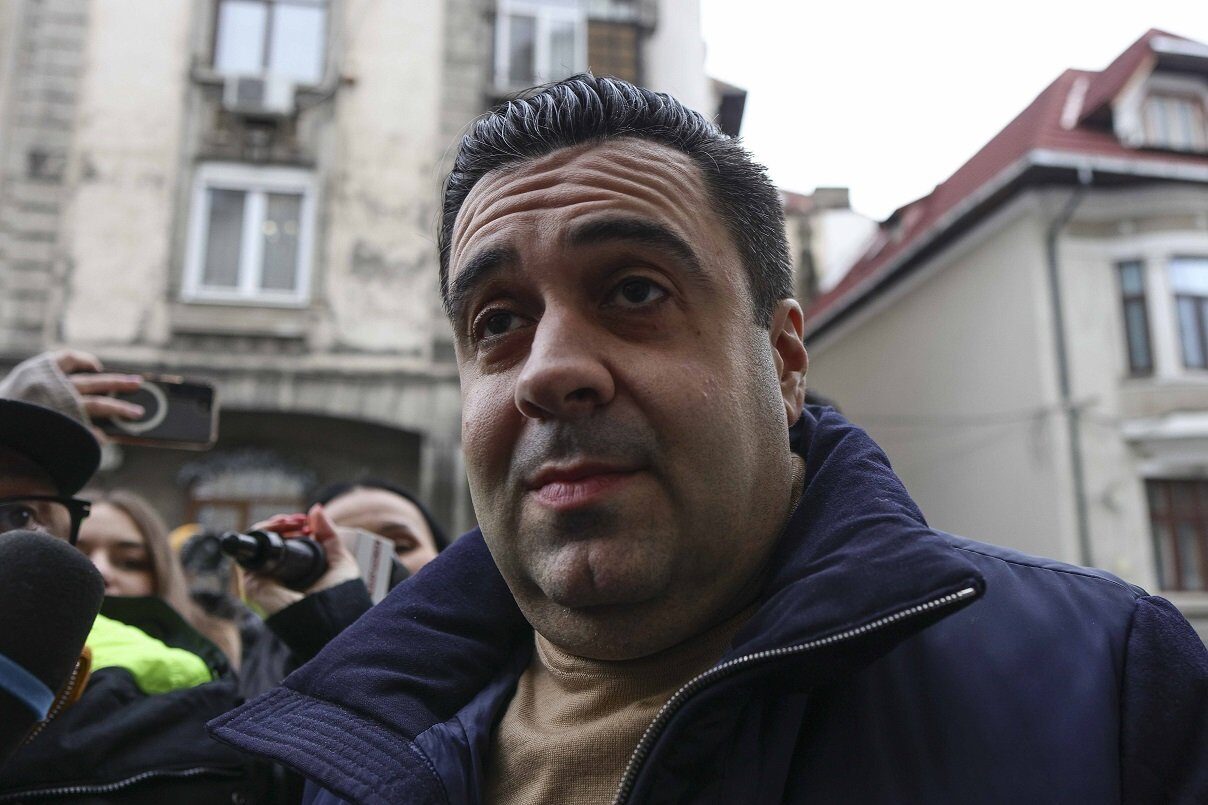 Tribunalul București a decis, vineri, 6 februarie, să plaseze în arest la domiciliu pe Răzvan Cuc, fost ministru al Transporturilor din partea PSD, și pe omul de afaceri Cătălin Daniel Bușe