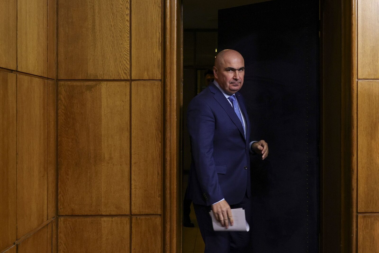 Tensiuni interne în PNL la debutul sesiunii parlamentare: Liderii de grup într-un nou scrutin de încredere Luni, partidele din Parlamentul României au deschis oficial sesiunile legislative, însă partidele politice, în special PNL, se confruntă cu situații tensionate interne