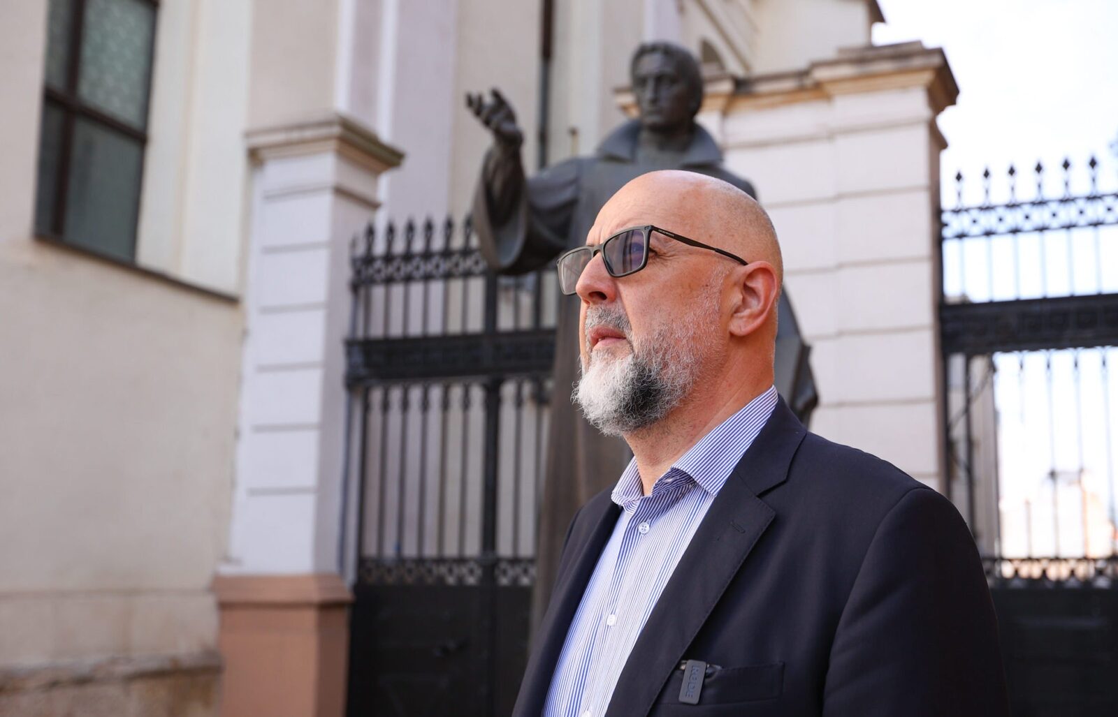 UDMR face un pas decisiv în contextul tensiunilor generate de noile taxe locale: solicitarea de revizuire a impozitelor după protestele ample și nemulțumirea populației Astăzi, politicienii și reprezentanții Uniunii pentru Interesul Maghiar din România (UDMR) au anunțat oficial, printr-un comunicat publicat pe rețelele sociale, că cer guvernului să reevalueze și să modifice politica fiscală privind taxele locale, invocând “furia și dezamăgirea oamenilor”