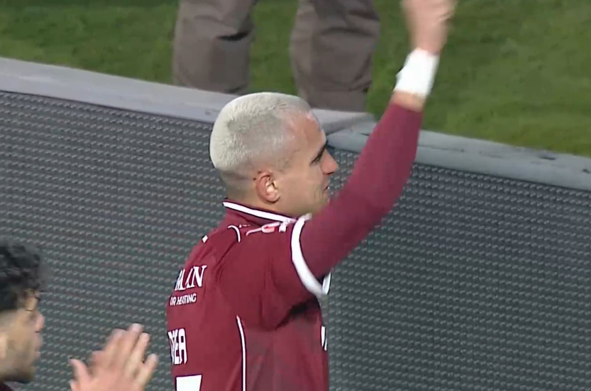 Imagini emoționante după Hermannstadt - Rapid » Cristian Manea, în lacrimi, consolat de coechipieri