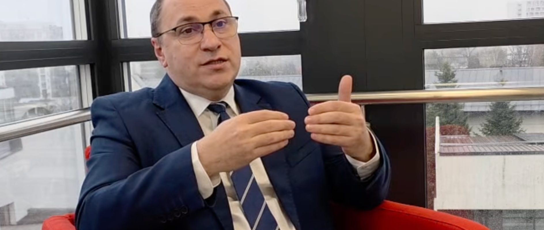 Rectorul de la Suceava, Mihai Dimian, încurajează implicarea politică a cadrelor didactice, acuzând politizarea excesivă a educației în România
