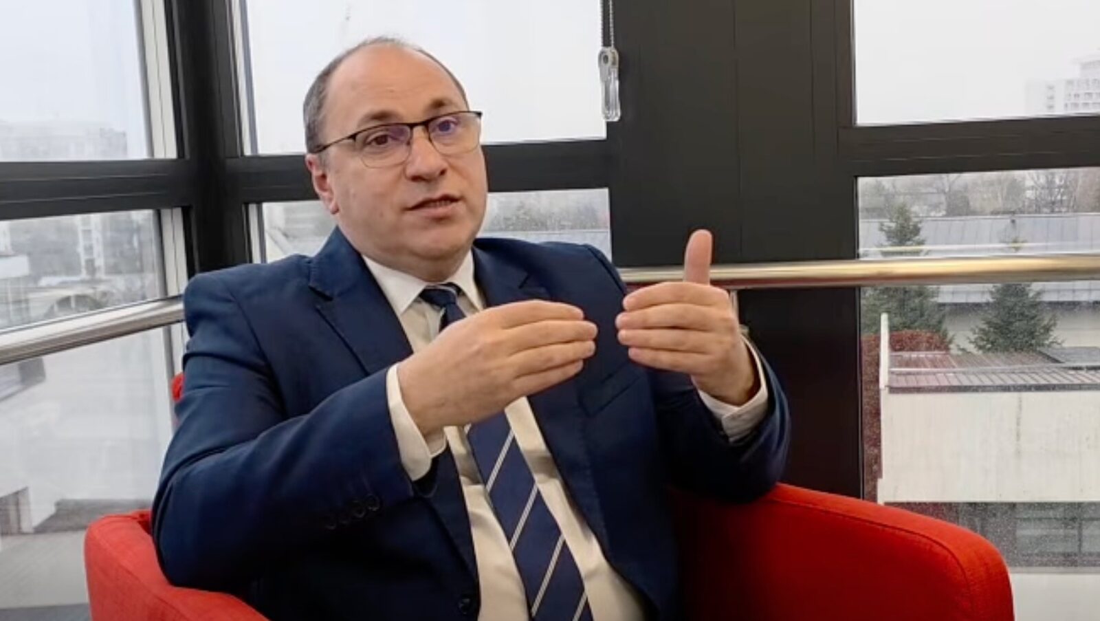 Rectorul de la Suceava, Mihai Dimian, încurajează implicarea politică a cadrelor didactice, acuzând politizarea excesivă a educației în România