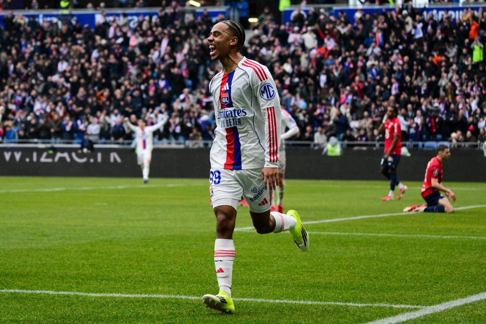Noah Nartey, titular la OL: O nouă speranță pentru fanii lui Lyon Noah Nartey a fost titular în meciul împotriva Nantes-ului, aducând un suflu proaspăt în echipa lui Olympique Lyonnais