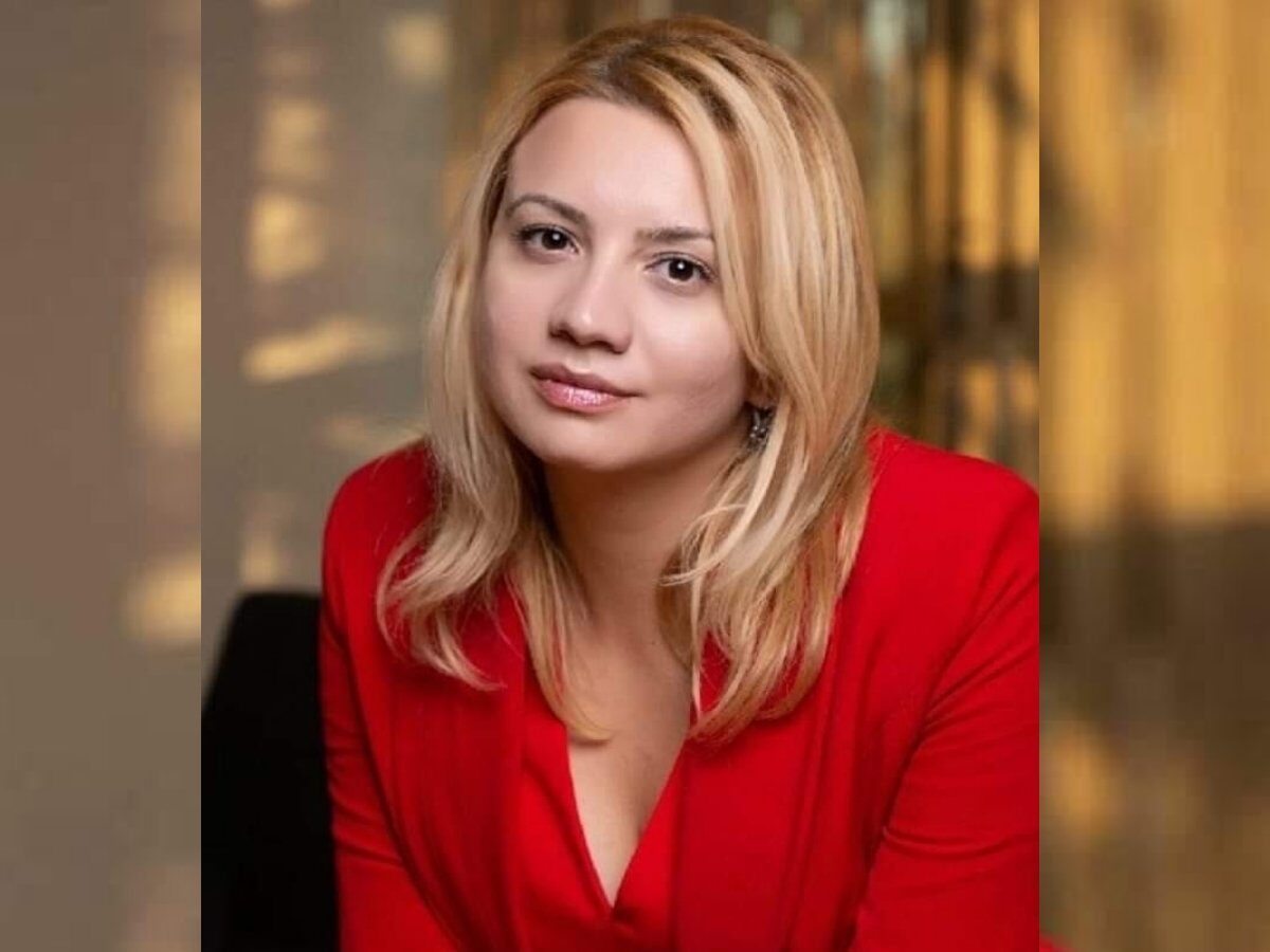 De ce ajung profesorii universitari să-și taie sporurile de doctorat? O situație incomodă și controversată în sistemul academic românesc Auditorii și opinia publică se întreabă, din ce în ce mai insistent, cum a fost posibil ca, într-un sistem academic ce ar trebui să premieze performanța și specializarea, să apară situații paradoxale: profesorii cu doctorat să fie sancționați sau chiar să-și elimine propriile sporuri