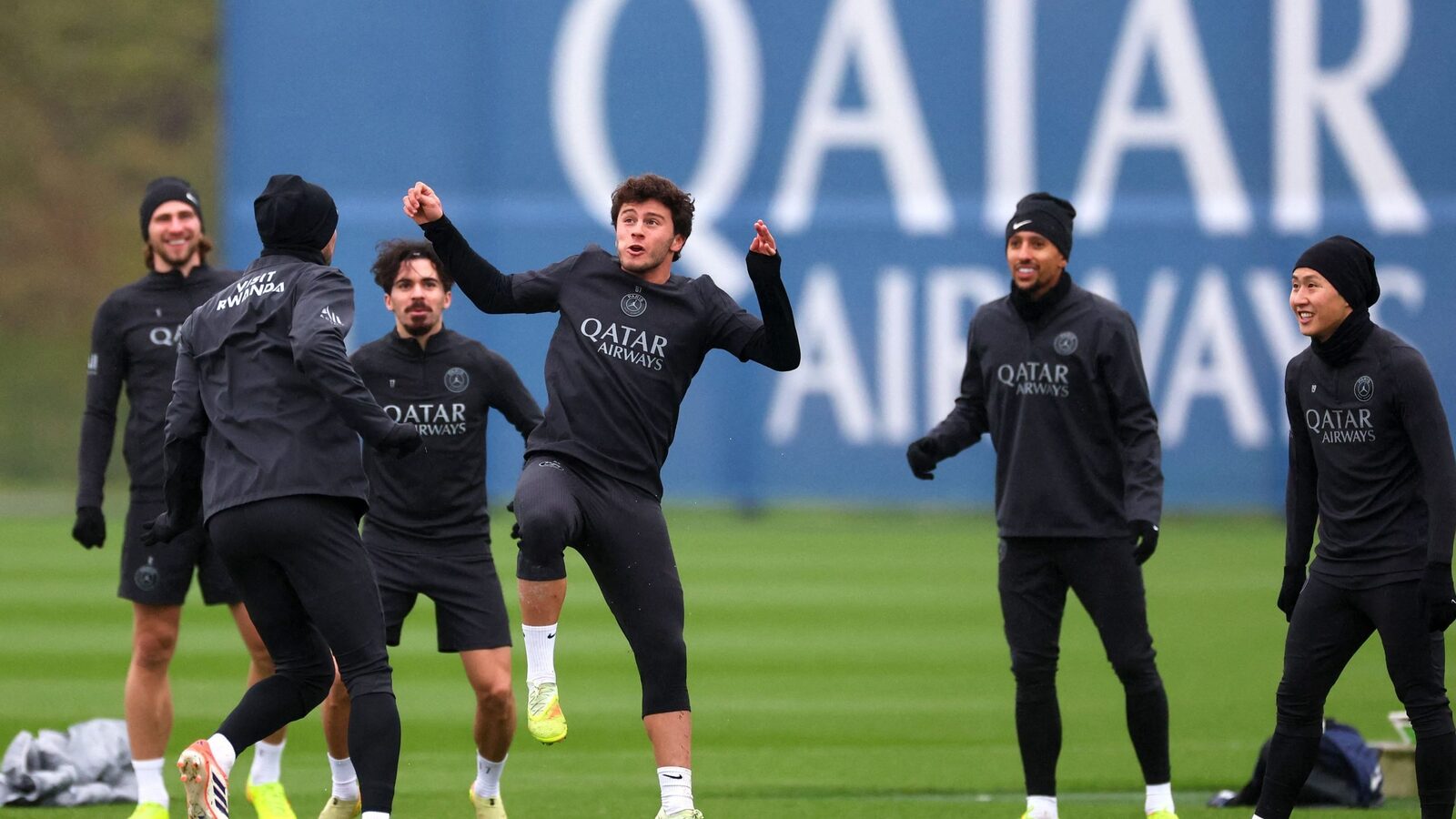 PSG și Lens în lupta strânsă pentru titlu Se anunță o bătălie acerbă în Ligue 1, unde PSG și RC Lens își dispută suprematia
