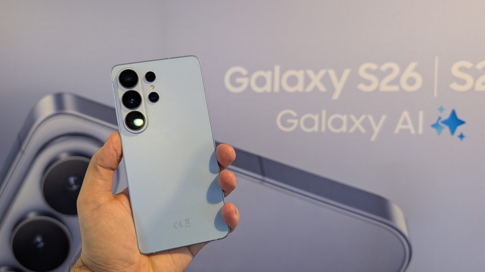 Samsung a lansat oficial seria Galaxy S26, o gamă de telefoane mobile de top, marcată de o ușoară stagnare în design și funcționalitate, dar și de prețuri mai ridicate față de anul trecut