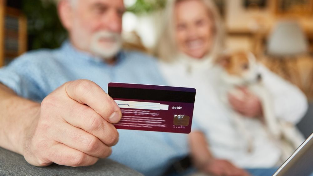 Cum au primit doi pensionari din Elveția ajutor social de 300.000 de euro, deși aveau în conturi peste un milion de euro