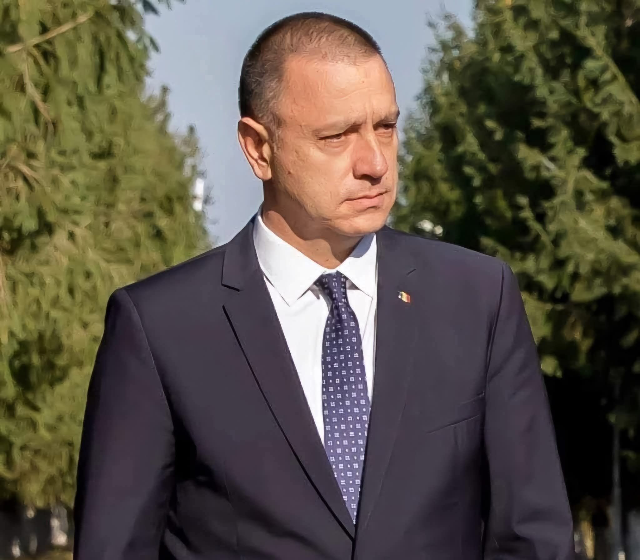 Titlu: Mihai Fifor, Deputat PSD, trage un semnal de alarmă după intrarea României în recesiune tehnică Subtitlu: Președintele sas își pune amprenta pe economia țării: „Dezbaterea politică privind recesiunea tehnică a început” România și-a câștigat locul pe lista țărilor aflate în recesiune tehnică și social-democratul Mihai Fifor îndreaptă artileria spre premierul tău Ilie Bolojan