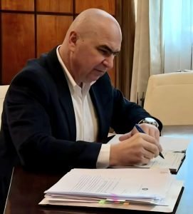 O nouă ordonanță ce prevede reforma în administrație, cu semnătura lui Ilie Bolojan, secretar de stat în Ministerul Dezvoltării, Lucrărilor Publice și Administrației, a fost emisă și expediată către Monitorul Oficial pentru publicare