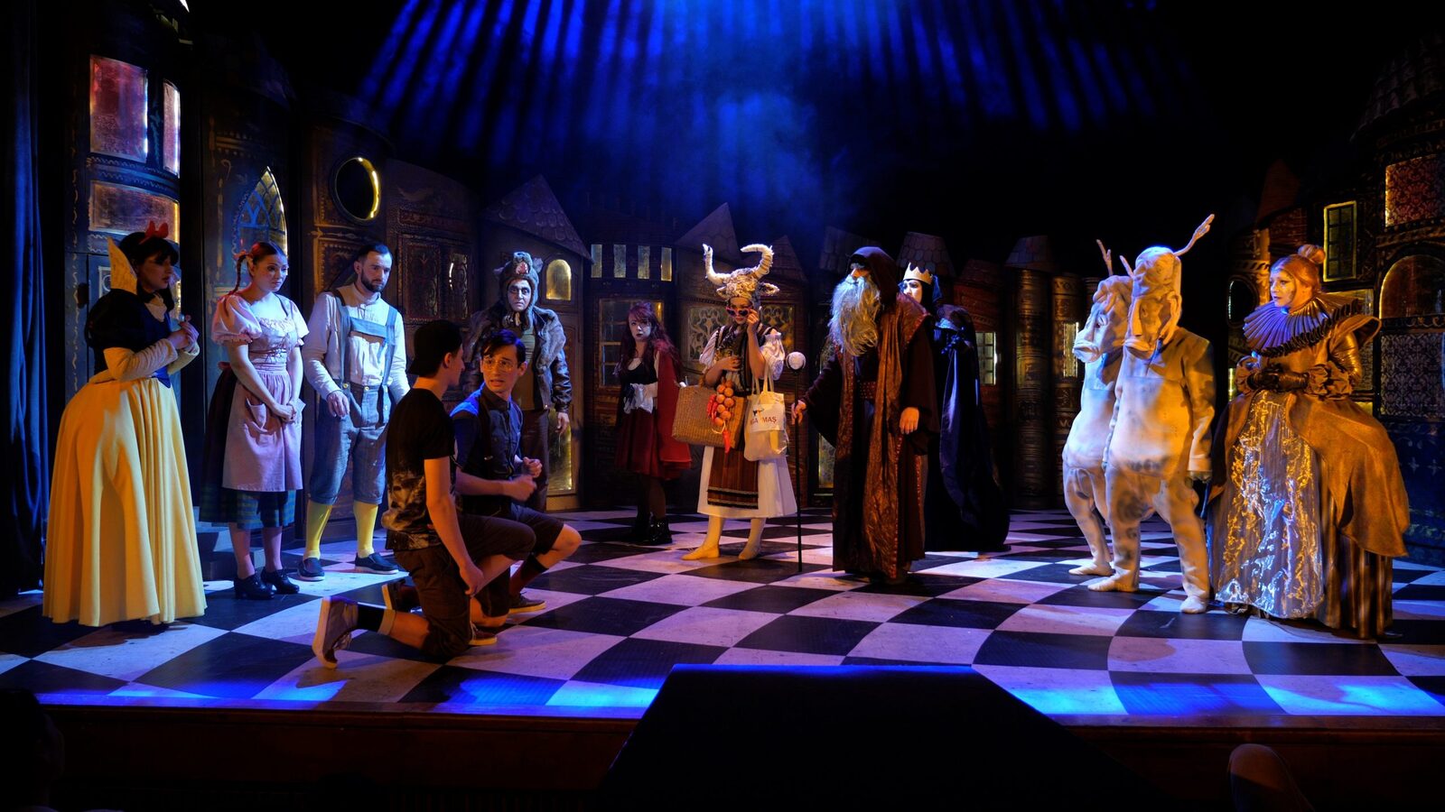 Premieră teatrală la București: „Ulciorul sfărâmat” aduce în scenă o existentială reflecție asupra moravurilor Într-o interpretare remarcabilă, Teatrul Stela Popescu va aduce în premieră națională piesa „Ulciorul sfărâmat”, în regia cunoscutului Gelu Colceag