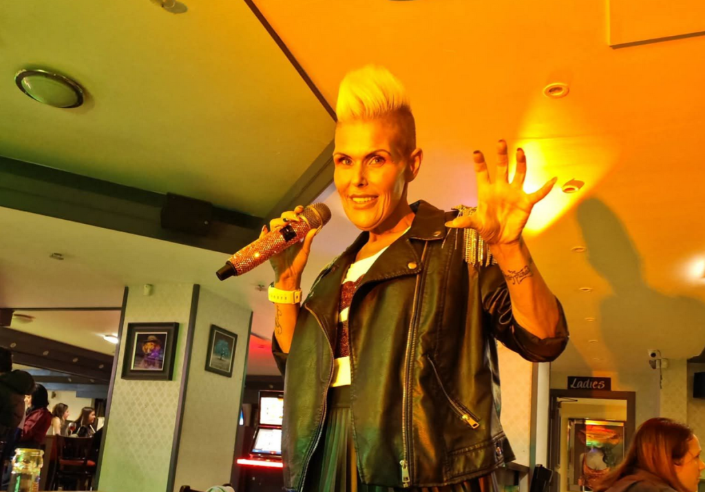 Scouse Pink, cântăreața cu „inimă de aur”, a murit după patru ani de luptă cu cancerul