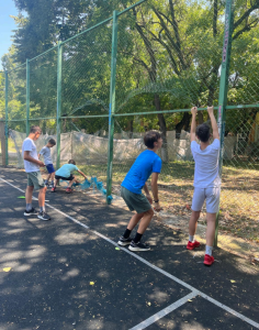 Sectorul 1: Teren de fotbal inaugurat, dar inexistent în acte — copiii plătesc prețul!