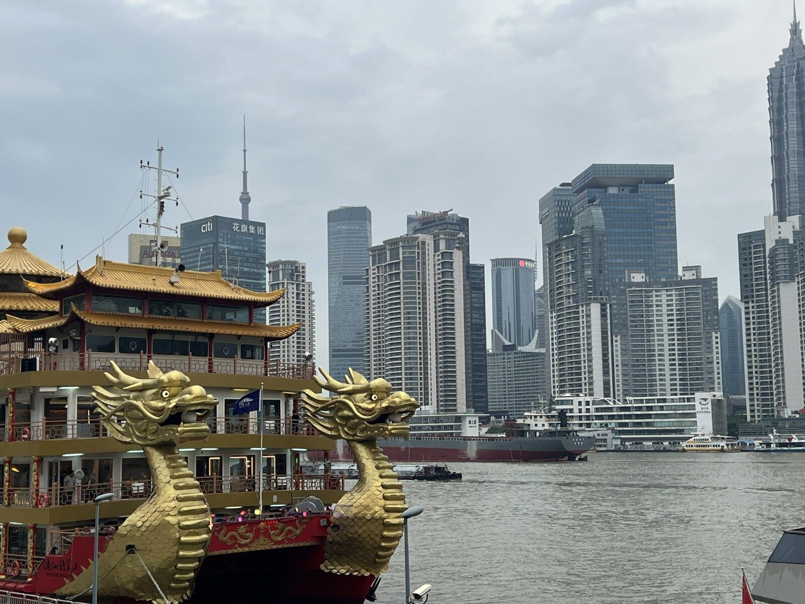 China relaxează condițiile de intrare pentru cetățenii canadiani și britanici, facilitând relațiile bilaterale Într-un anunț ce marchează o nouă etapă în relațiile diplomatice ale Chinei cu Occidentul, autoritățile din Beijing au confirmat oficial că începând de marți, 17 februarie, cetățenii din Canada și Regatul Unit vor putea intra în China fără viză, pentru o ședere de scurtă durată
