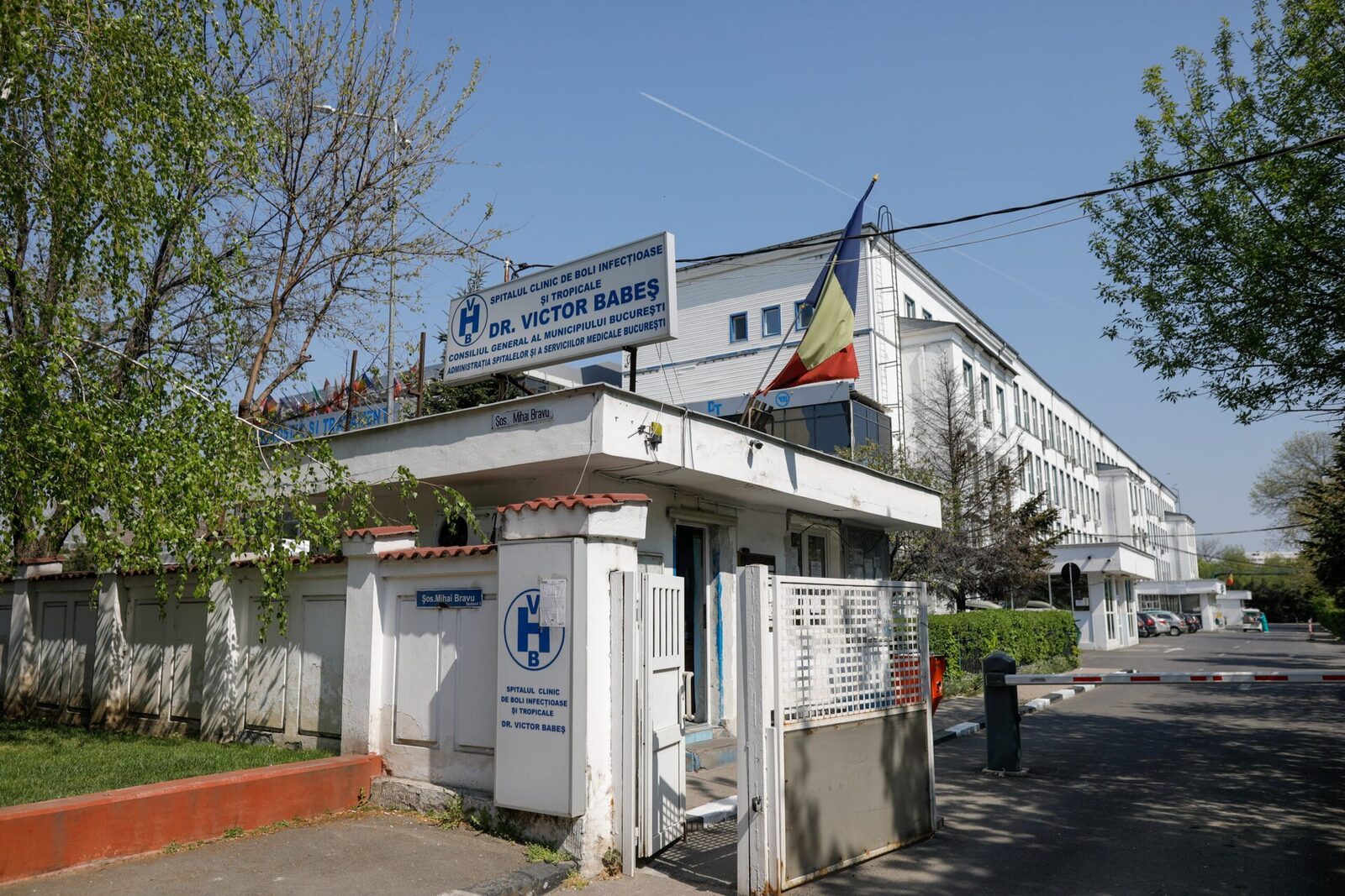 Firma neautorizată, aleasă pentru verificarea instalațiilor de la Victor Babeș, cere 7.000 de euro