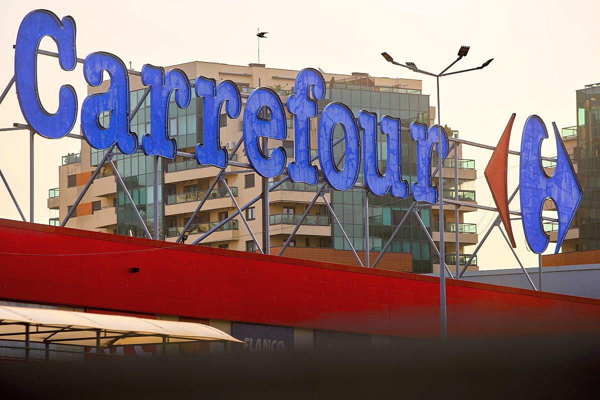 Sponsorul echipei din România cumpără lanțul Carrefour: 823 milioane de euro