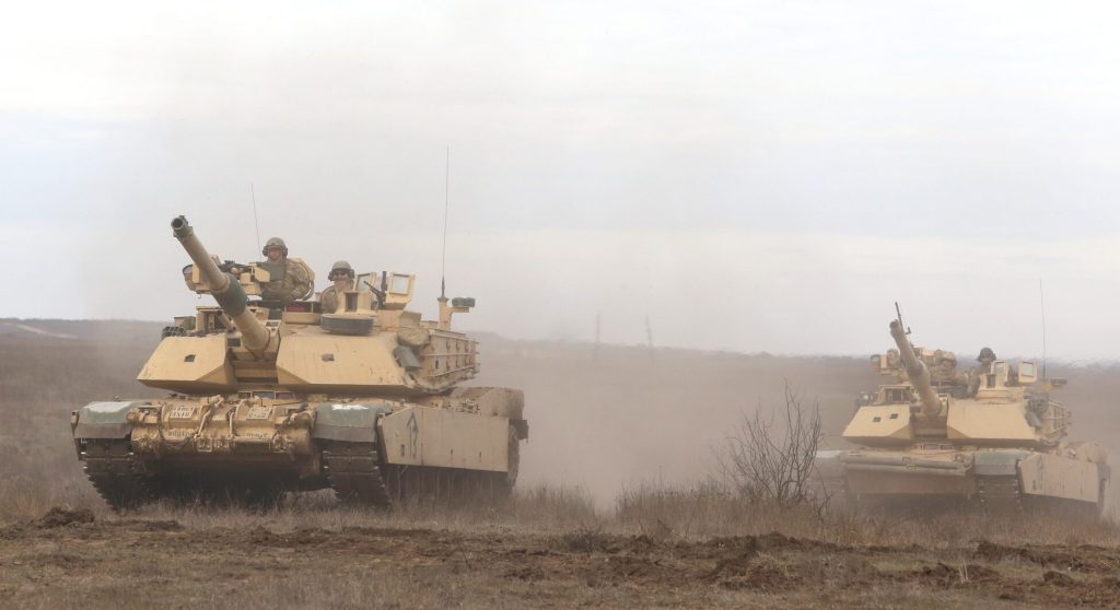 Tancuri-Abrams-la-Poligonul-Smardan-e1770293355555.jpg