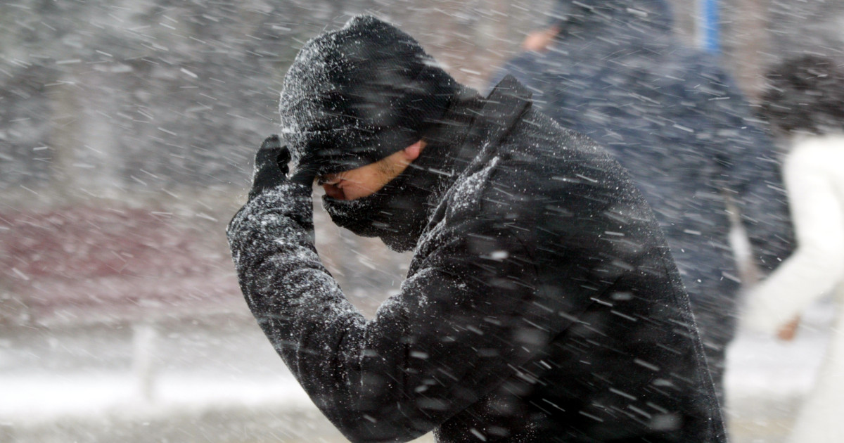 Vremea se schimbă radical în următoarele zile: Cod galben de vânt și ninsori viscolite în mai multe județe. Zonele afectate