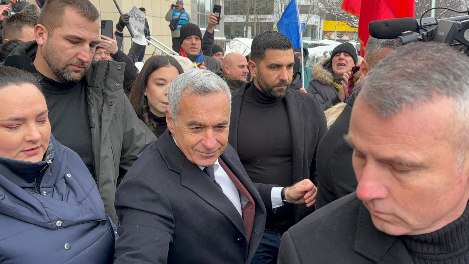 Fostul candidat la prezidențiale Călin Georgescu, despre posibile amenințări la adresa sa Călin Georgescu, fost candidat la președinția României, a declarat că deține „informații credibile” despre posibile „forțe” care urmăresc să „-l elimine fizic”