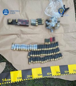 Dâmbovița: un bărbat reținut în dosar de contrabandă și nerespectare a regimului armelor Un bărbat din județul Dâmbovița a fost reținut marți, 10 februarie, în cadrul unei anchete care vizează activități ilegale legate de contrabandă și de deținerea și utilizarea fără autorizare a armamentului