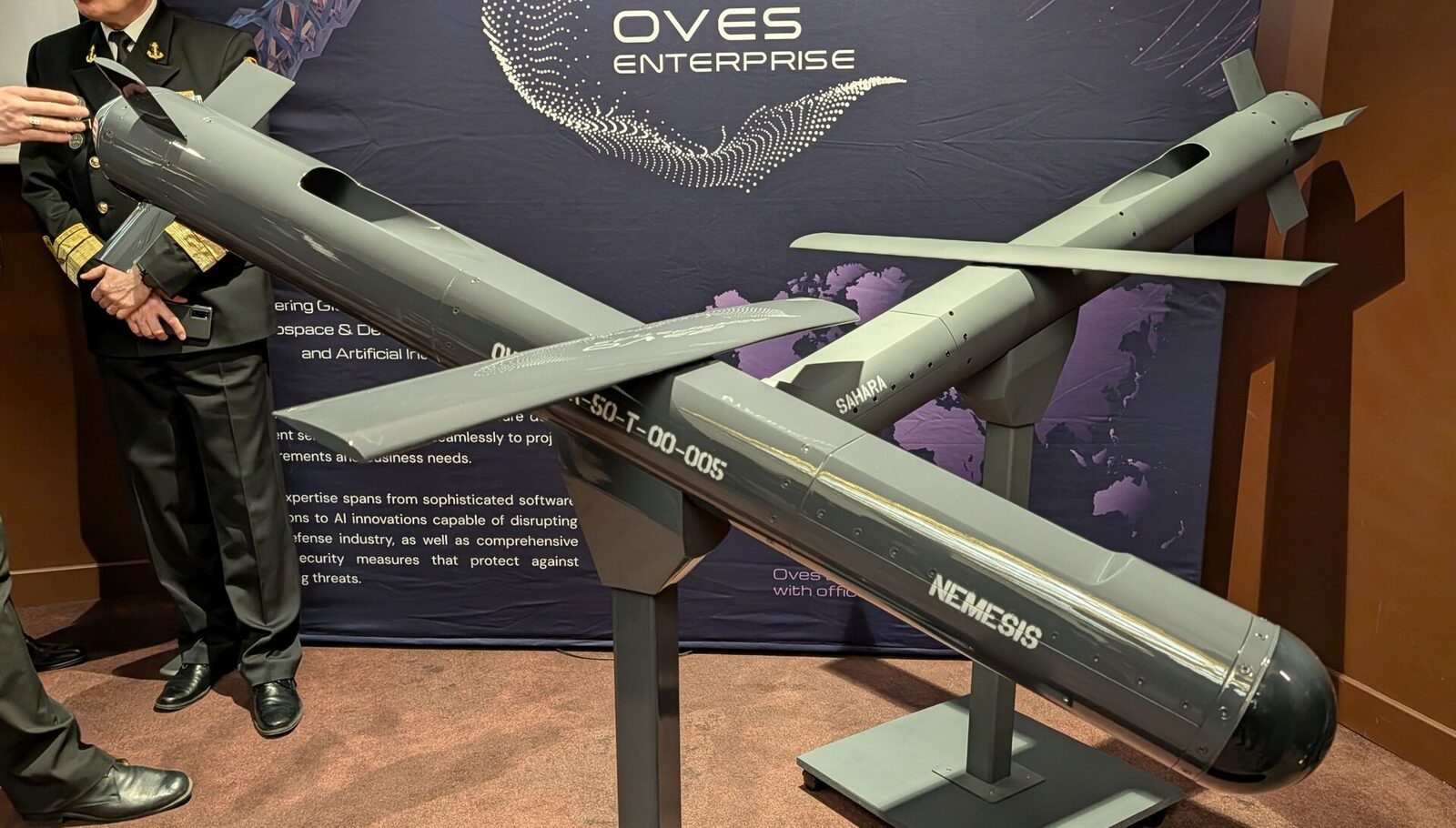 România face pași importanți în industria de apărare: lansarea oficială a proiectului Sahara Autonomous System Un pas important în dezvoltarea tehnologică și militară a României a fost făcut recent la București, unde compania privată OVS Enterprise a prezentat oficial proiectul Sahara Autonomous System – prima rachetă de croazieră dezvoltată în România de o entitate privată