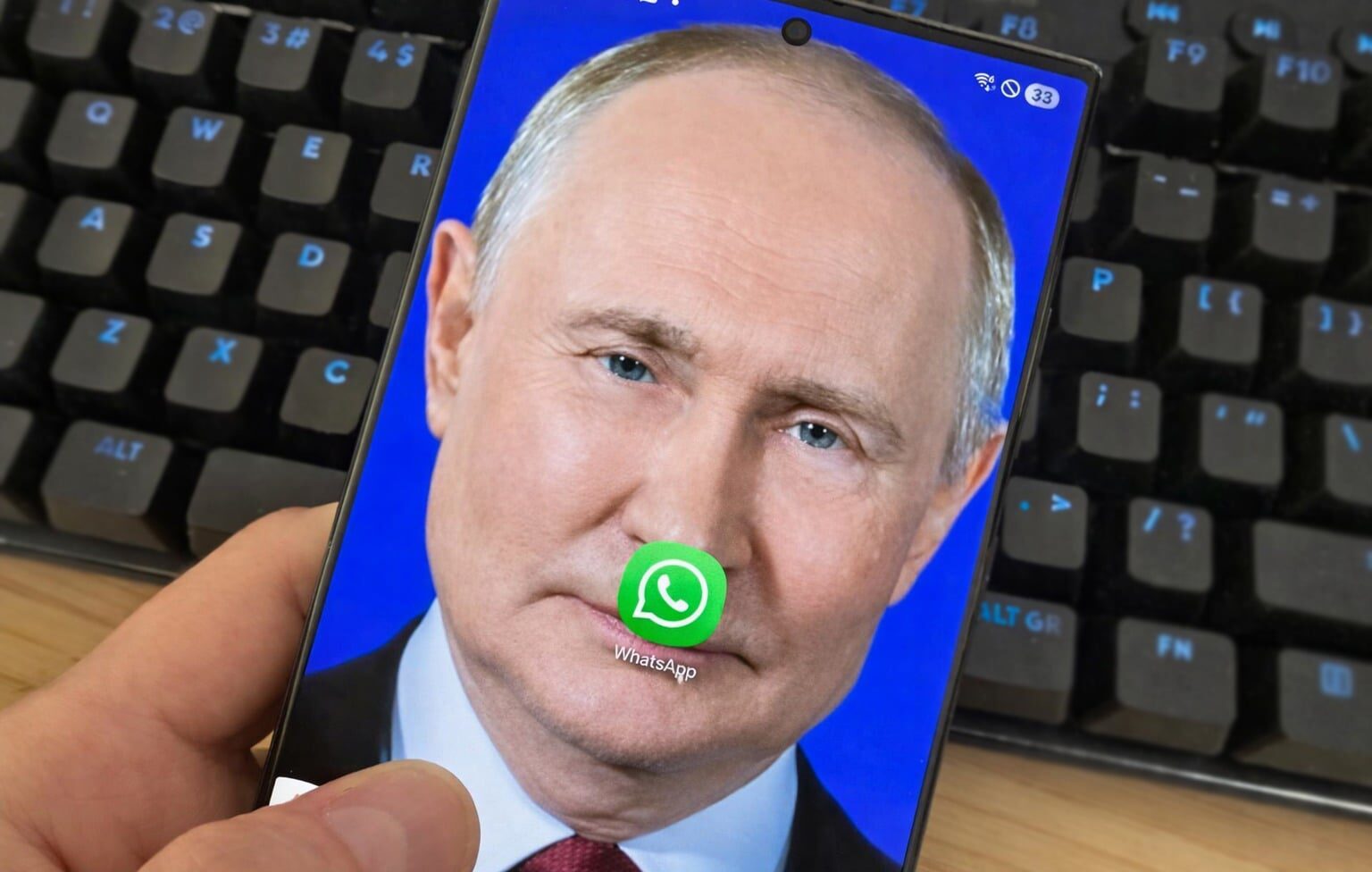 Rusia intensifică controlul asupra aplicațiilor de mesagerie, încercând să blocheze complet WhatsApp, o platformă utilizată de peste 100 de milioane de ruși