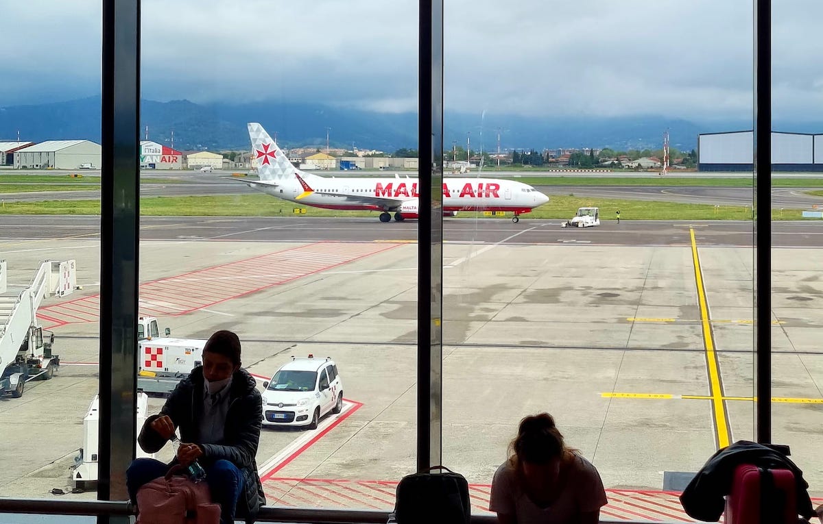 Greva națională anunțată în Italia va perturba traficul aerian pe 16 februarie, afectând turiștii români În urma anunțului oficial făcut de Ministerul Afacerilor Externe (MAE), cetățenii români planificând să călătorească sau să tranziteze Italia trebuie să fie pregătiți pentru perturbări semnificative ale traficului aerian în data de 16 februarie