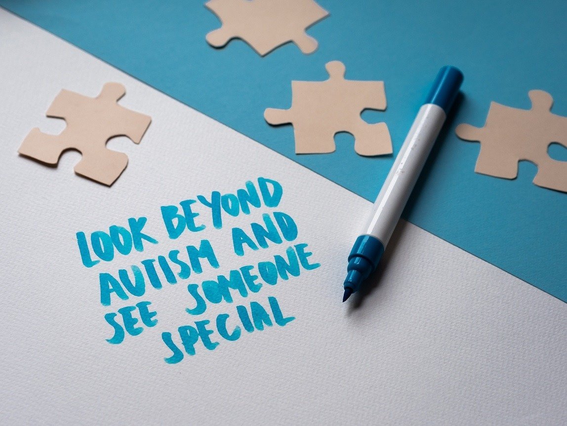 Tineri și adulți cu autism sever din Iaşi beneficiază, pentru o perioadă de șase luni, de un program specializat destinate dezvoltării abilităților funcționale și facilitării incluziunii sociale