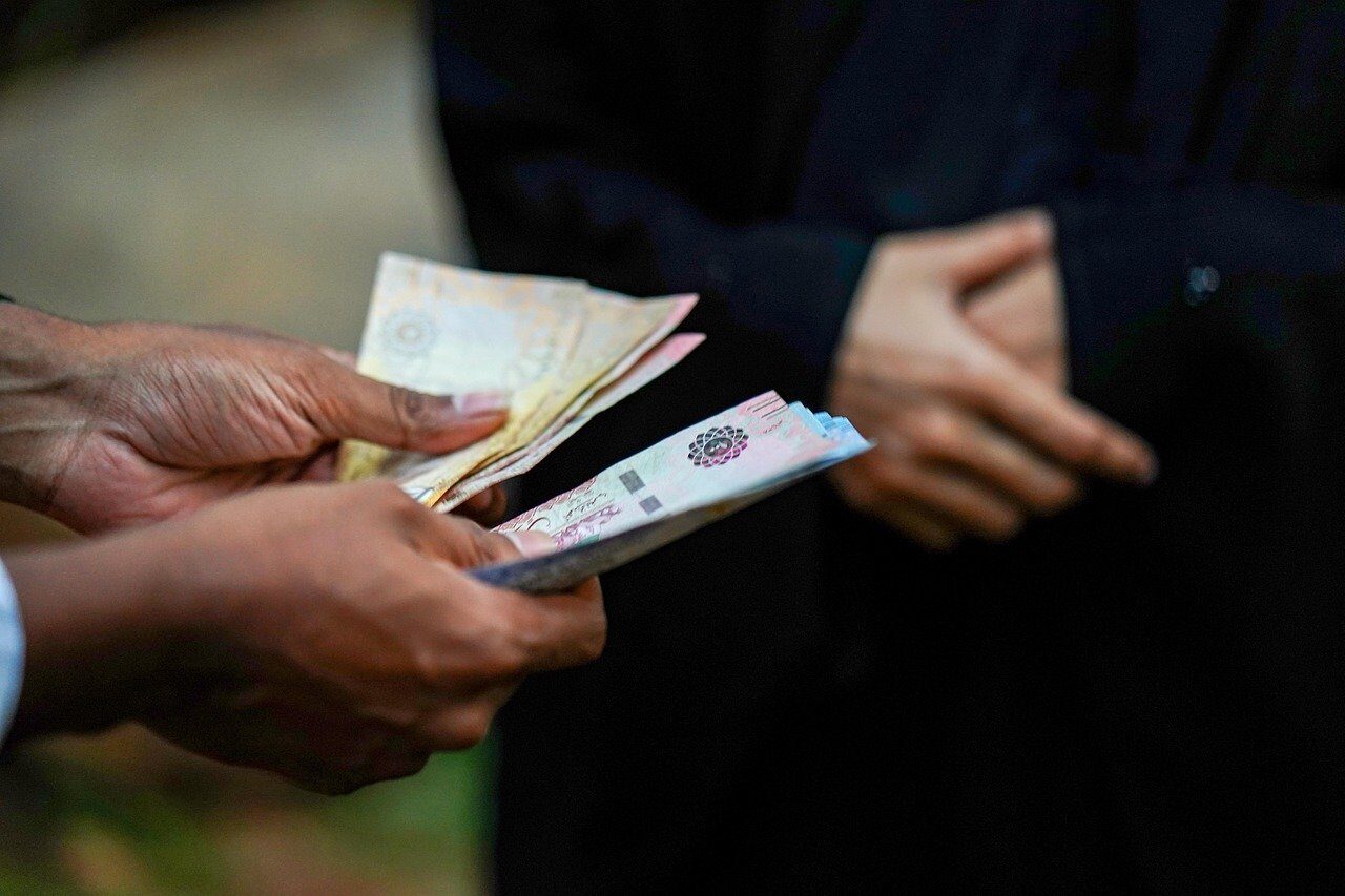 Salariile din administrația publică locală, o provocare persistentă pentru guvern și autoritățile locale, revin pe agenda publică în contextul dezbaterilor legate de salariile și condițiile angajaților din sistem