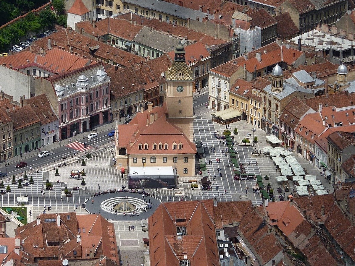 Creșterea taxelor și impozitelor locale provoacă noi tensiuni în administrațiile orașelor din România, generând controverse între edili și exprimând preocupări pentru populație