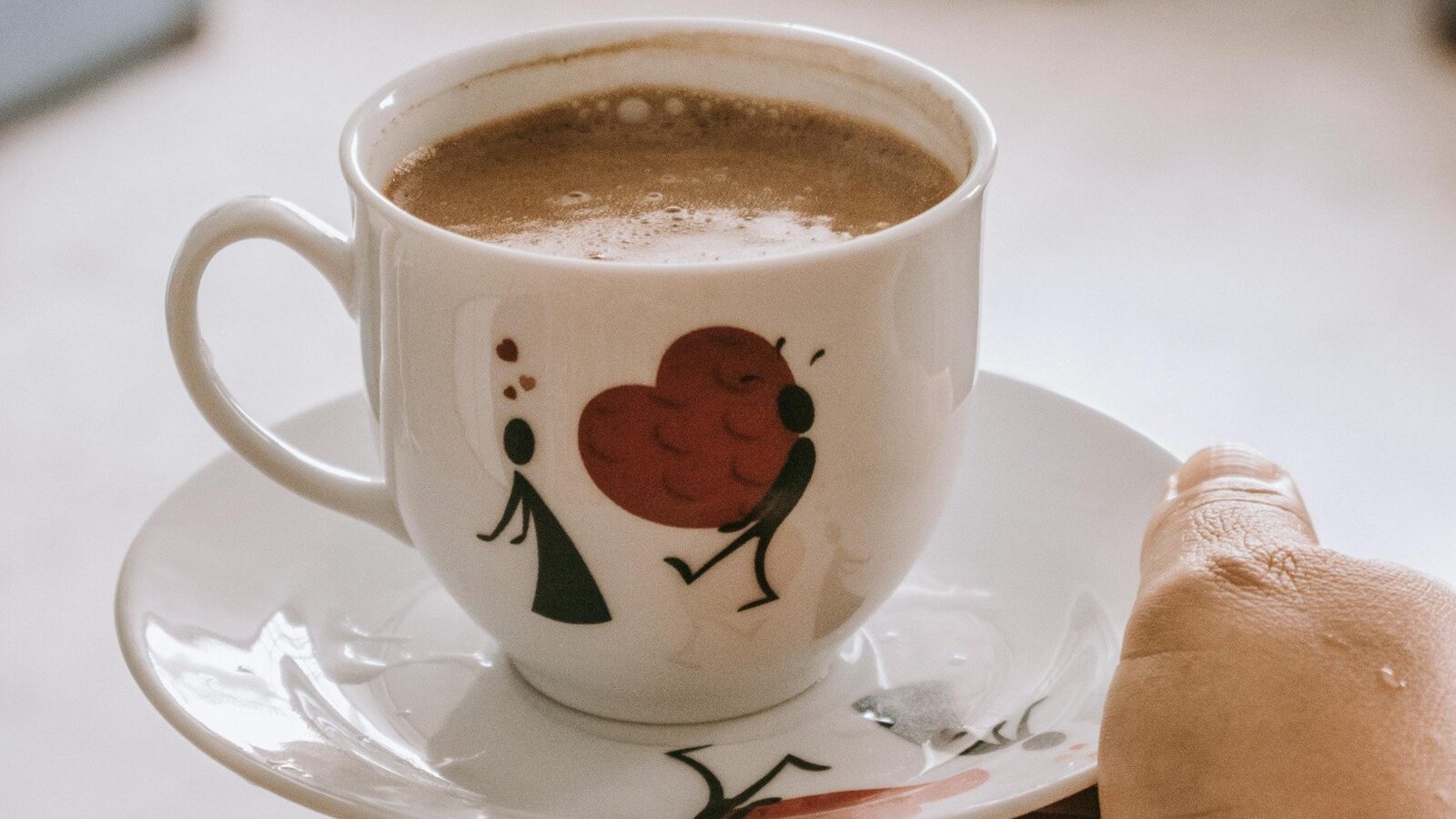 Bucureștiul devine capitala cafelei de specialitate cu apariția unei cafenele locale în Top 100 mondial pentru 2026 Un punct de reper pentru iubitorii de cafea artizanală din București a fost recunoscut pentru excelență la nivel internațional, primind locul 55 în prestigiosul clasament „The World’s 100 Best Coffee Shops” pentru anul 2026
