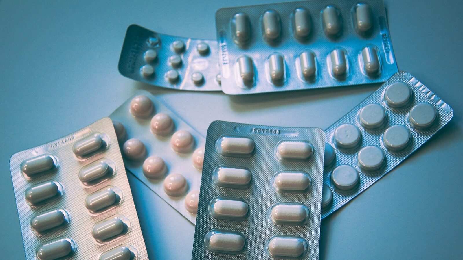 În București, gestionarea medicamentelor expirate devine o prioritate pentru sănătatea publică și protecția mediului, odată cu implementarea unor măsuri clare pentru colectarea și eliminarea acestora