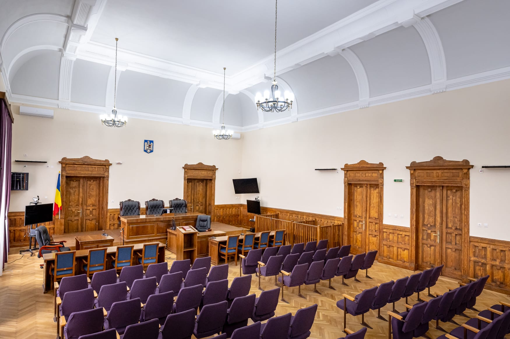 Curtea de Apel București acuză Curtea Constituțională de regres în statutul de independență al magistraților Decizia Curții Constituționale de a declara constituțională legea ce reformează pensiile magistraților stârnește critici ferme din partea instanței de apel din Capitală, care consideră că această decizie marchează un pas înapoi în ceea ce privește independența Justiției