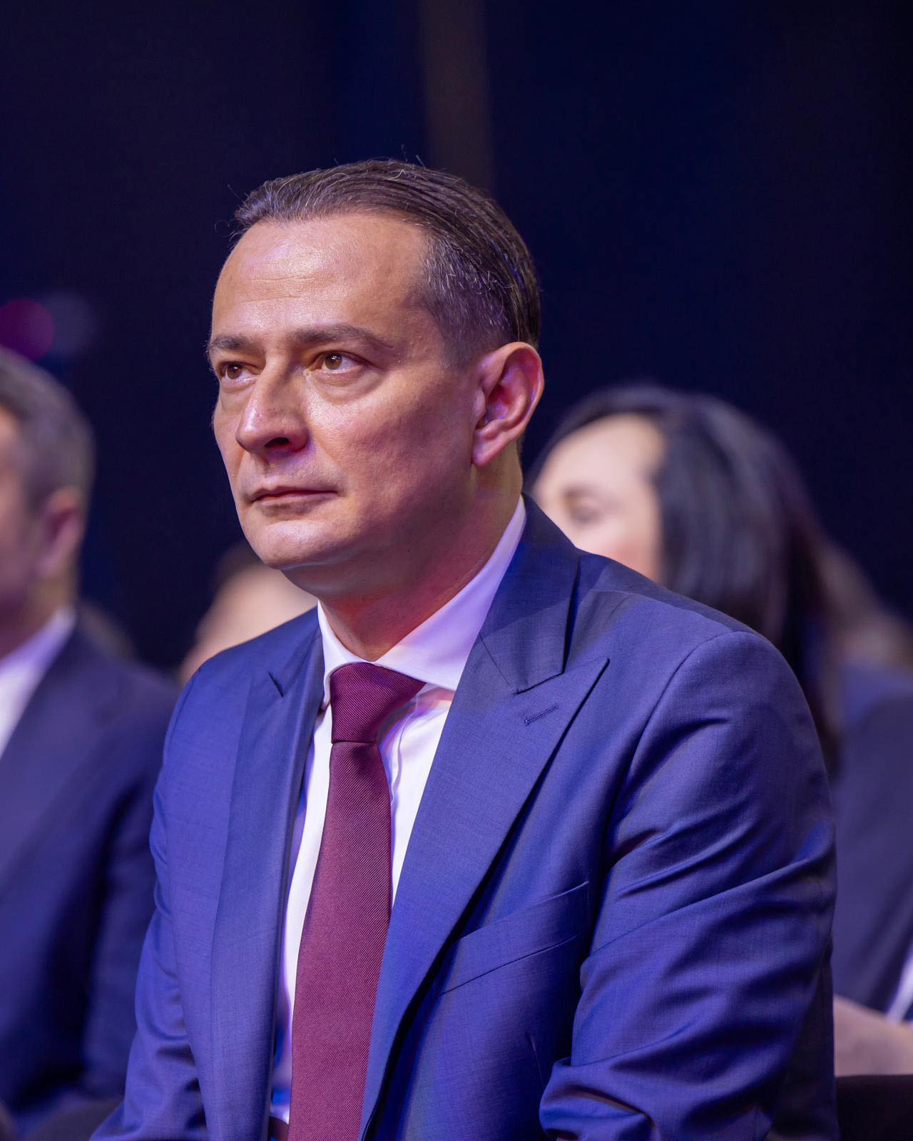 Tensiuni de proporții între primarii Capitalei: Daniel Băluță și Ciprian Ciucu își dispută direcția de dezvoltare a Bucureștiului Războiul politic din interiorul administrației capitalei continuă să se intensifice, iar ultimele declarații ale liderilor PNL și PSD scot la iveală o luptă subtilă pentru controlul asupra direcției strategice a Bucureștiului