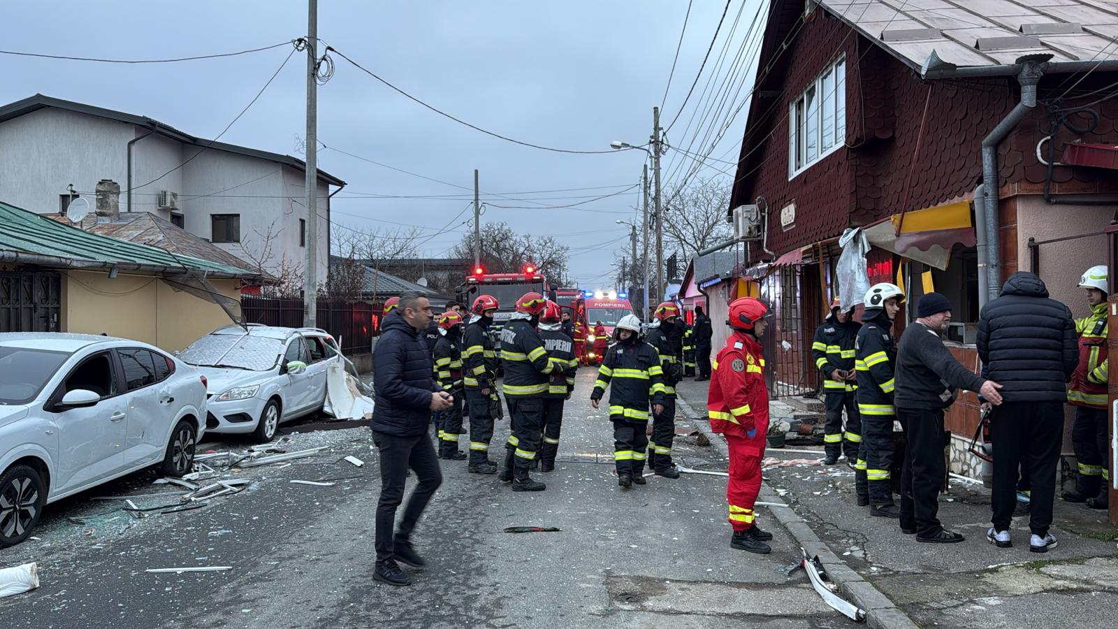 Explozie într-o locuință din Sector 2, București: două persoane rănite și intervenție de urgență O explozie a zguduit astăzi dimineață o locuință situată pe strada Serg