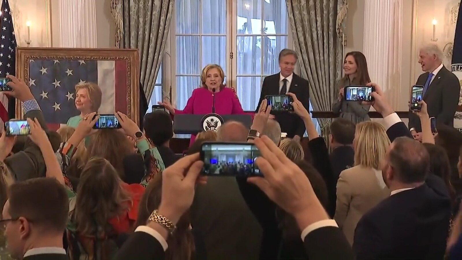 Familia Clinton va fi audiată în Congres în cadrul anchetei privind Jeffrey Epstein Fostul președinte al Statelor Unite, Bill Clinton, și soția sa, Hillary Clinton, fost secretar de stat, urmează să depună mărturie în fața Congresului american la sfârșitul lunii februarie, într-un dosar care a tumultat scena politică și publicul american în ultimii ani