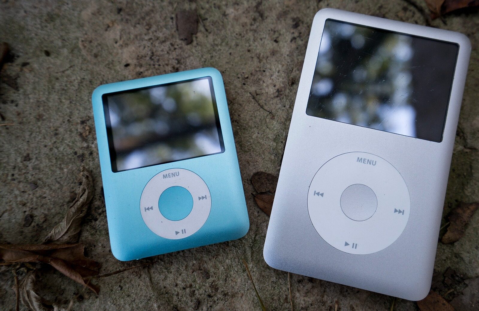 Revitalizarea interesului pentru iPod: nostalgie și posibile perspective de viitor De câțiva ani, semnele că formarea unei generații entuziaste pentru dispozitivul care a revoluționat muzica digitală, iPod, se întorc pe scena tehnologică