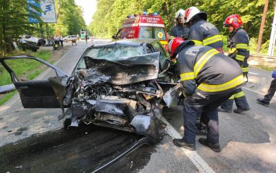 masina-accident-rutier-sibiu-descarcerare-pompieri-e1687259379541.jpeg