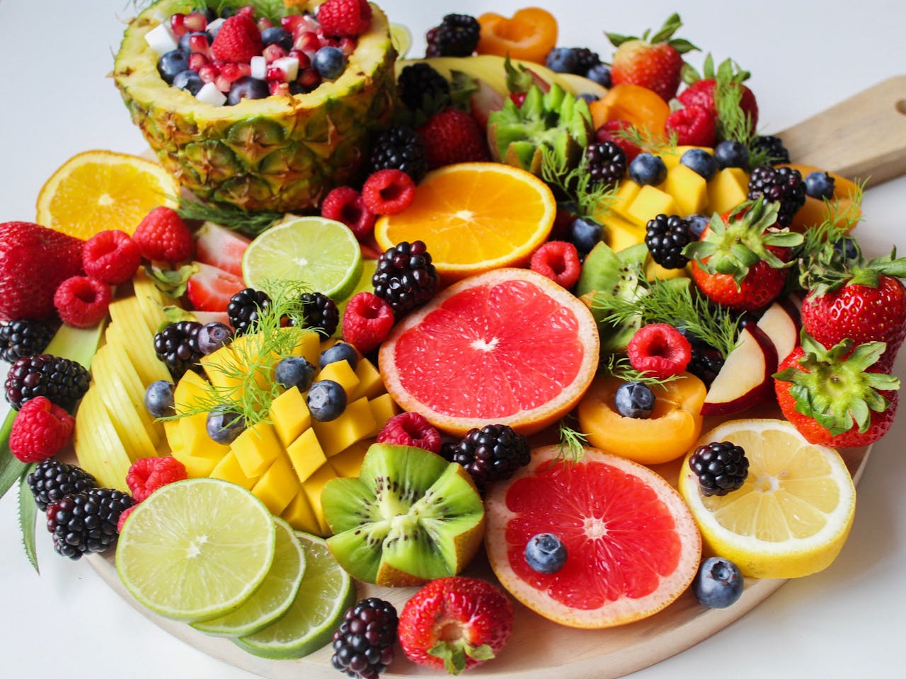 Fructele, adevărata comoară naturală pentru sănătate, sunt iubite de mulți pentru gustul lor delicios și culoarea vibrantă