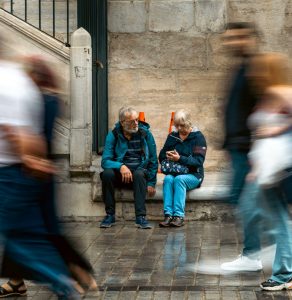 O tehnologie inovatoare, menită să reducă riscul de accidente și să sprijine autonomia persoanelor în vârstă, a fost prezentată recent de un inginer britanic