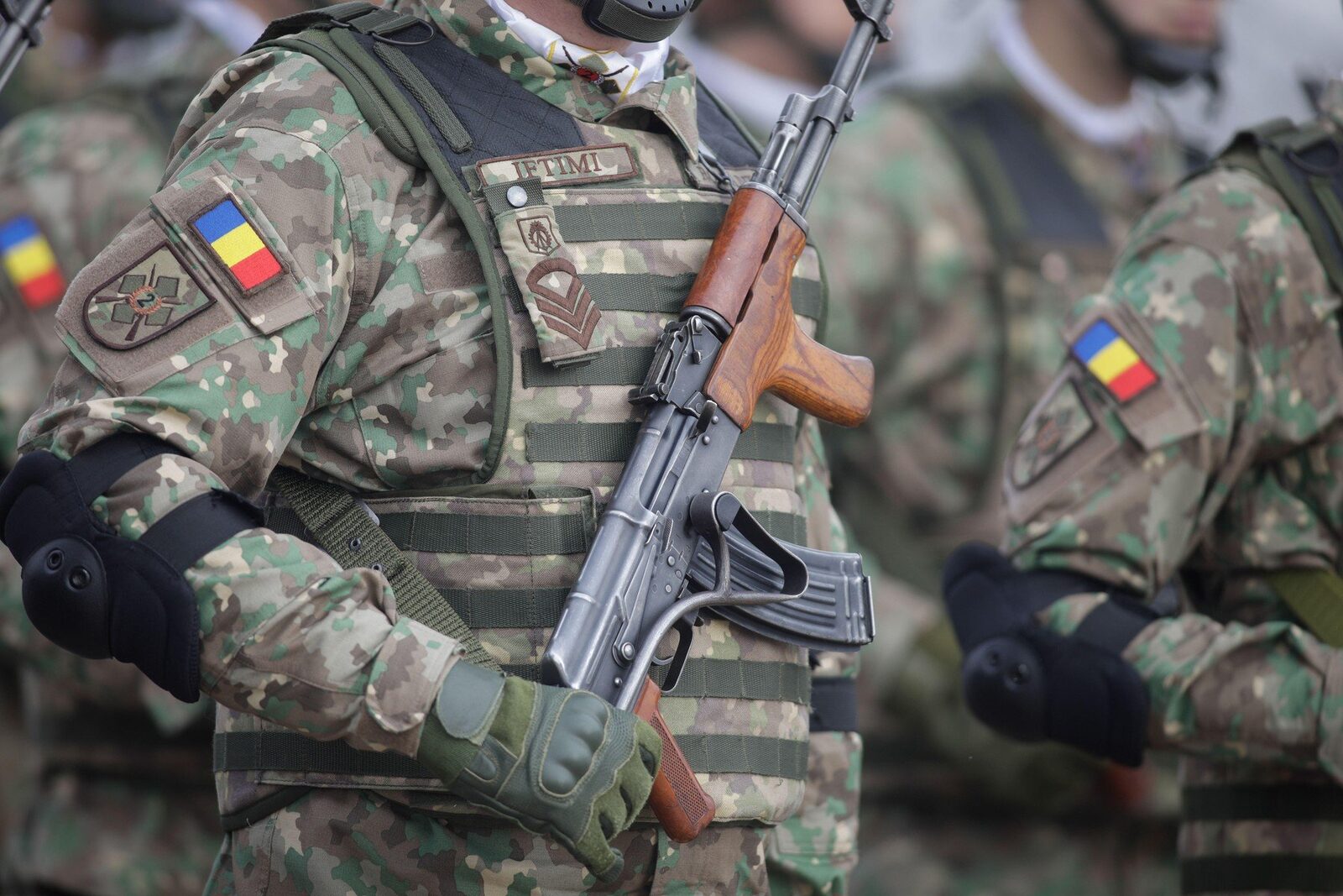 Ministrul Apărării infirmă vehement planurile de reducere a normei de hrană pentru militari și personalul civil Ministrul Apărării Naționale a clarificat marți, 17 februarie, poziția Guvernului față de zvonurile privind eventuale reduceri ale normei de hrană pentru militari și personal civil din instituție