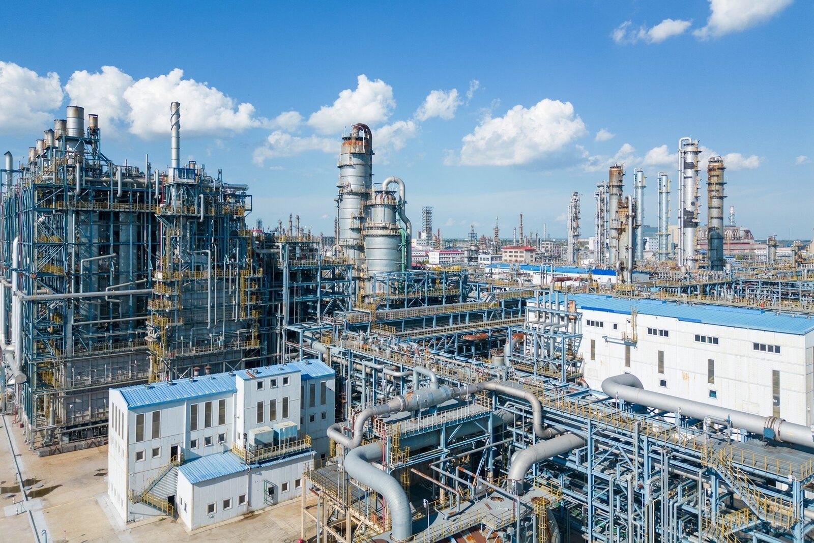 Comisia Europeană pregătește o lovitură majoră pentru companiile chineze implicate în contractele publice ale UE Uniunea Europeană face un pas decisiv către reducerea dependenței de companiile din China în domeniul contractelor publice, introducând măsuri menite să limiteze participarea firmelor chineze pe piața europeană