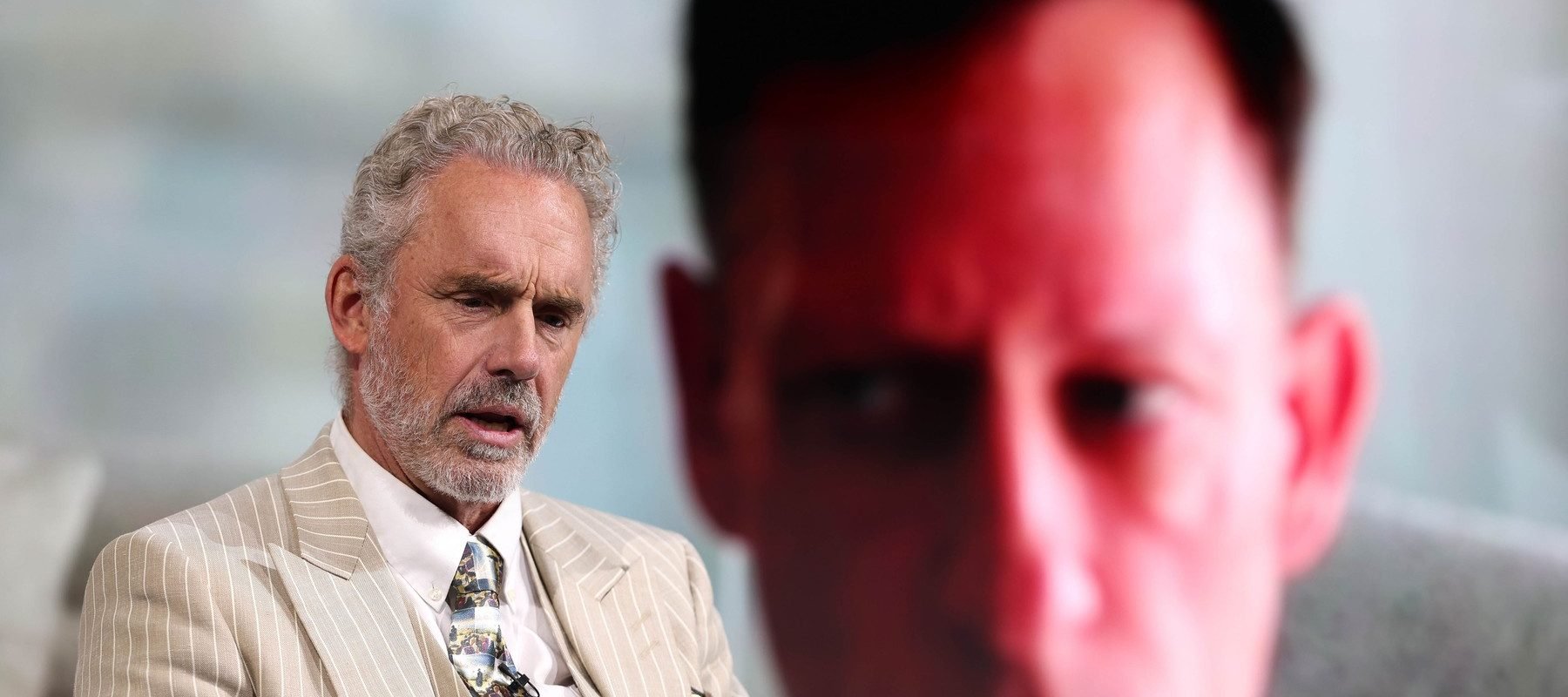 Miliardari tech, departe de tehnologie: de ce își limitează propriile lor copii departe de ecranele Silicon Valley Un fapt care a devenit aproape o regulă nescrisă în lumea celor mai bogați și influenți oameni din domeniul tehnologiei: miliardarii care au construit imperii pe fondul digitalului sunt, paradoxal, cei mai reticenți în a le oferi copiilor lor acces nelimitat la acea tehnologie pe care o promovează și o monetizează cu atâta succes