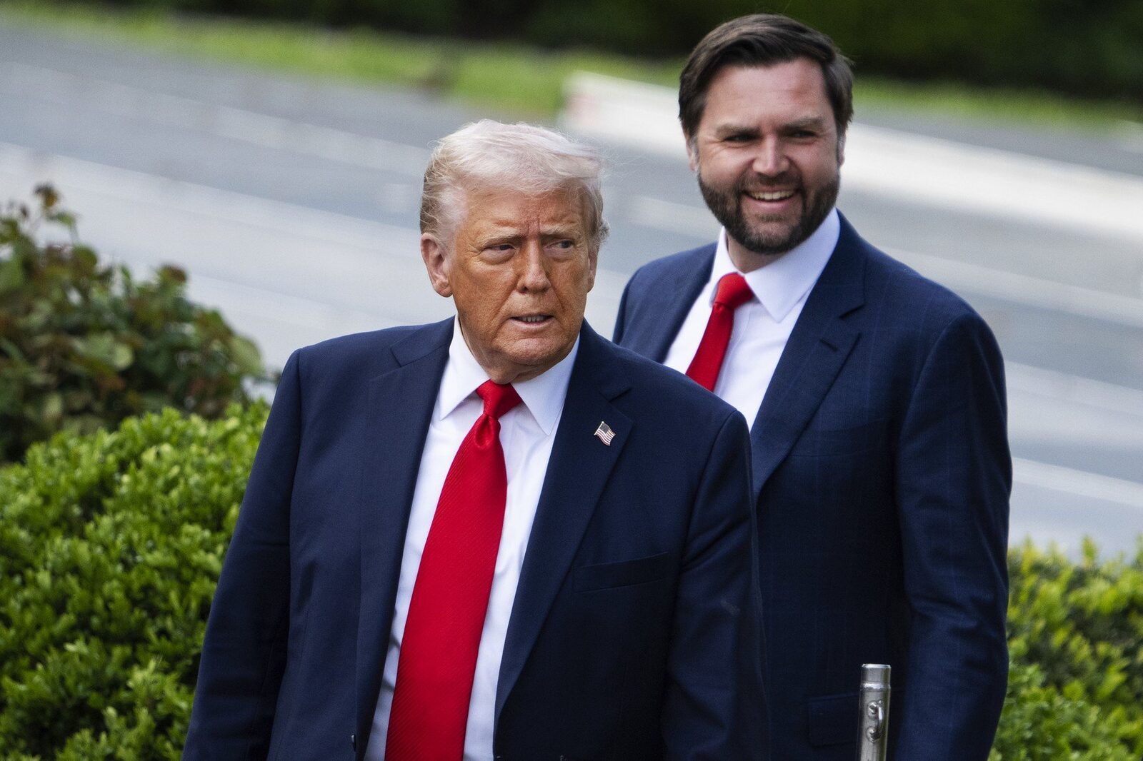 Vicepreședintele american JD Vance atacă elitele, dar exclude implicarea lui Donald Trump în scandalul Epstein Un nou val de dezvăluiri despre rețelele de trafic de persoane și influența elitistă din Statele Unite a zguduit scena politică și socială după ce Departamentul de Justiție a publicat, vineri, peste trei milioane de documente legate de anchetele privind controversatul afacerist Jeffrey Epstein