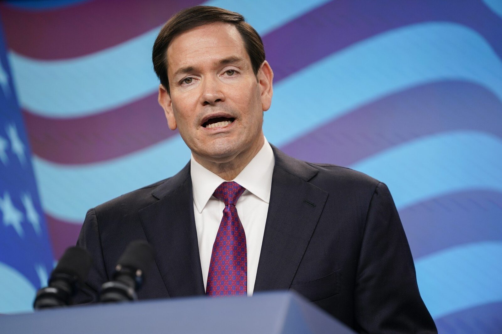 Statele Unite reafirmă legăturile strânse cu Europa înainte de Conferința de la München Înainte de plecarea sa la prestigioasa Conferință pentru Securitate de la München, secretarul de stat american Marco Rubio a subliniat, într-un interviu acordat jurnaliștilor, importanța strategică și simbolică a relațiilor dintre Statele Unite și Europa