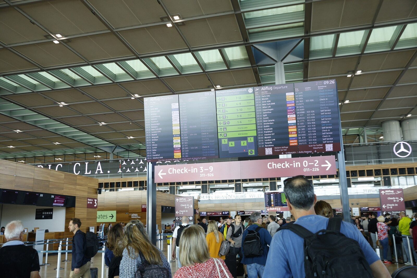 Furtuna de amploare a perturbat grav traficul aerian de pe Aeroportul Berlin-Brandenburg sâmbătă, determinând autoritățile germane să anuleze toate cursele programate pentru această zi
