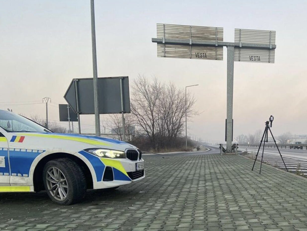 Peste 2.600 de sancțiuni aplicate în doar o săptămână pentru încălcări ale legislației rutiere în zona autostrăzilor din România Ajustări stricte în traficul rutier de pe autostrăzile din România, unde poliția a intensificat acțiunile pentru prevenirea accidentelor și menținerea fluenței
