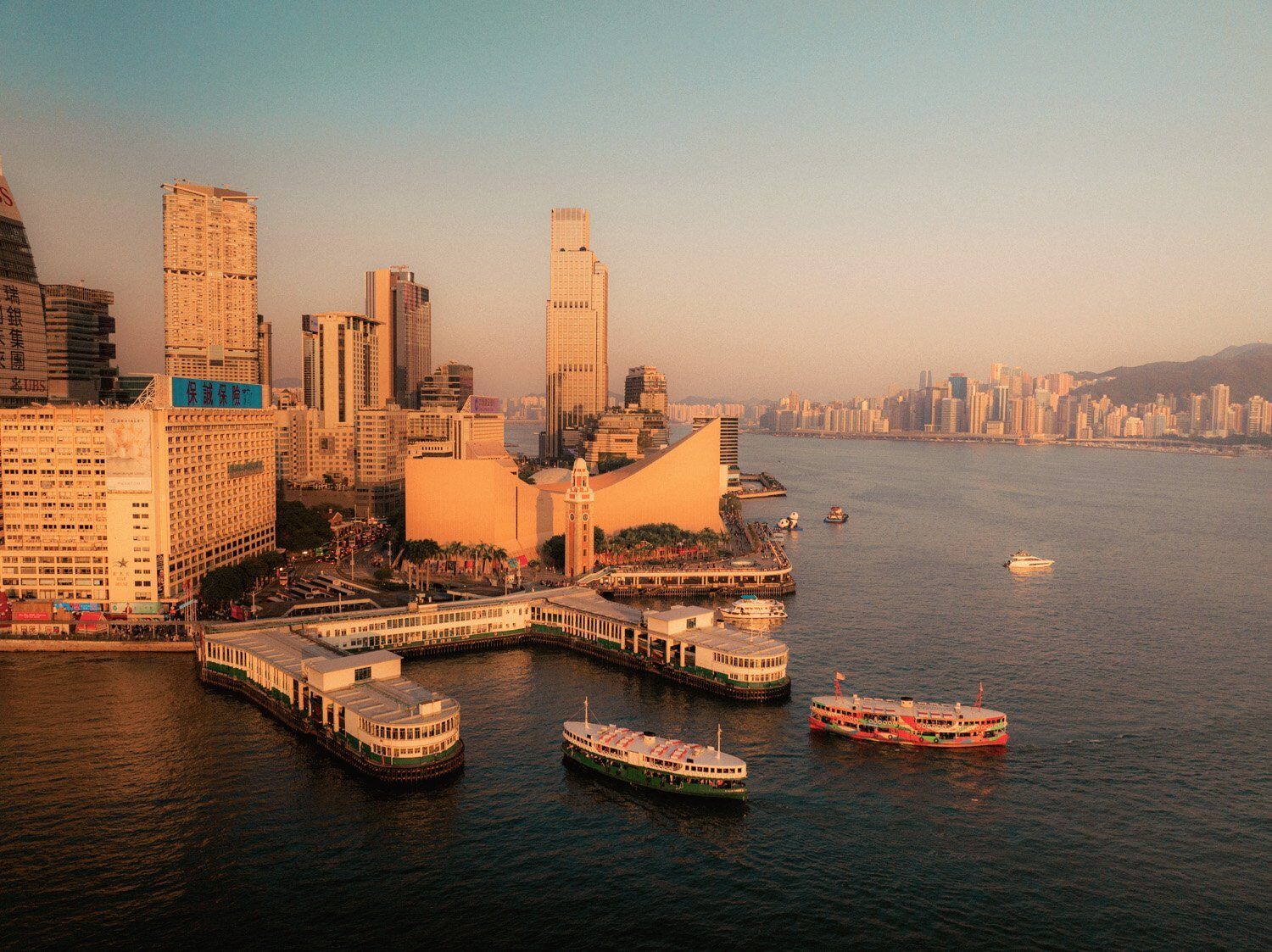 Beijingul își reafirmă controlul asupra Hong Kong-ului prin publicarea unui document de politici de securitate națională China a făcut un pas decisiv pentru consolidarea controlului asupra Hong Kong-ului, publicând marți un document integral ce detaliază principiile protejării securității naționale în fosta colonie britanică