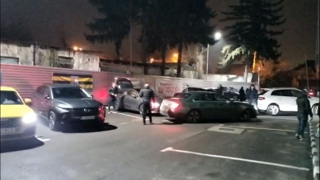 Radu Petrescu, întâlnire surpriză cu piteștenii în parcarea „Ilie Oană”